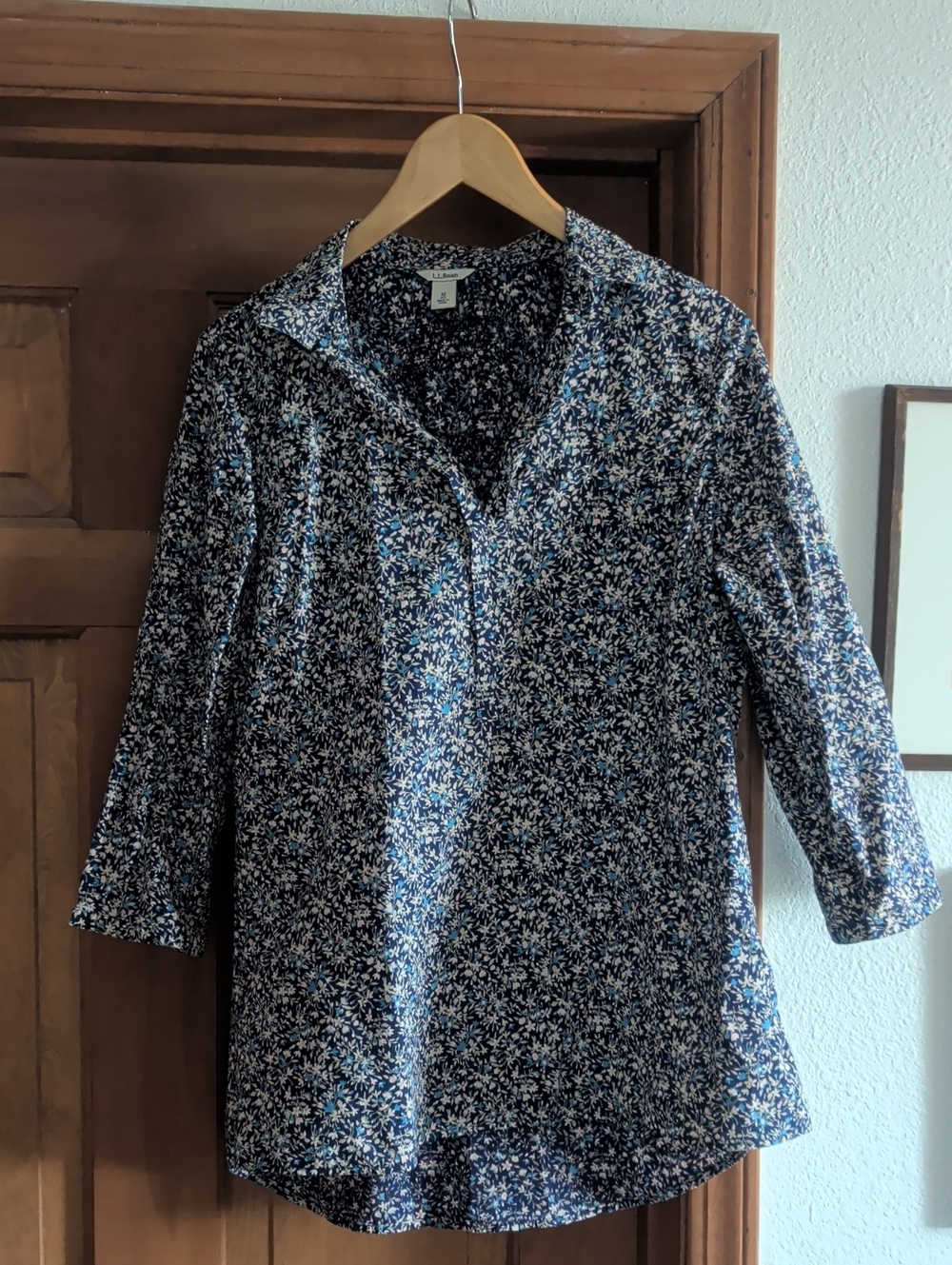 5 For 25 Item! 🦄 L.L. Bean Navy Blue Floral Top with White and Teal Accents